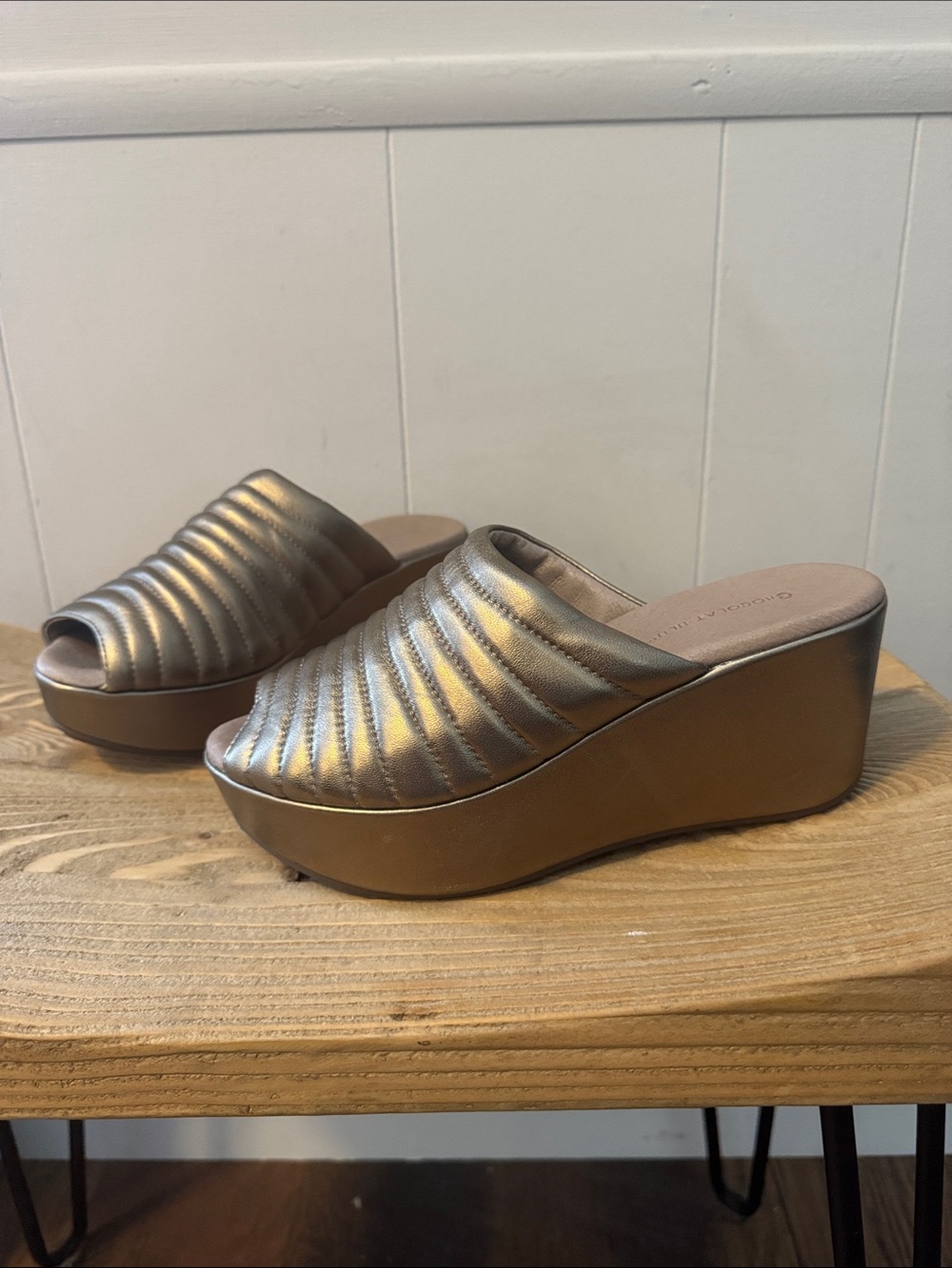 Like New! Chocolat Blu Metallic Taupe Quilted Slide Platform Sandal Size 7.5